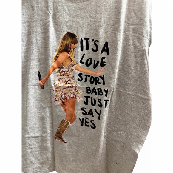 Taylor Swift Love Story Graphic T-Shirt Unisex XL Gray Short Sleeve Crew - Picture 2 of 4